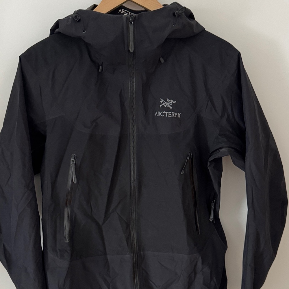 Arc'teryx GORE-TEX Women's Black Jacket - Picture 4 of 10
